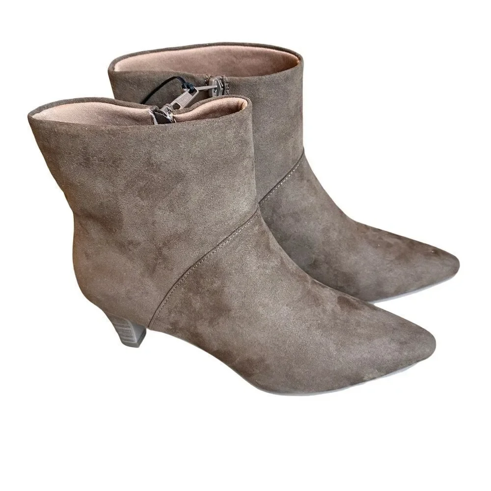 NWOTUniversal Thread Frances Brown Suede Zip-Up Booties Ankle Boots Size 6 1/2